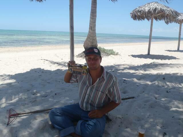 3 - 7gNPt - ridell the cabana boy